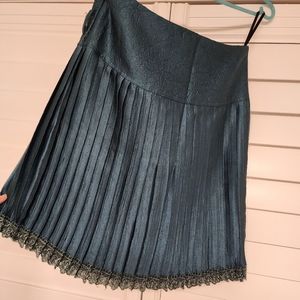 Pleaded turquoise skirt